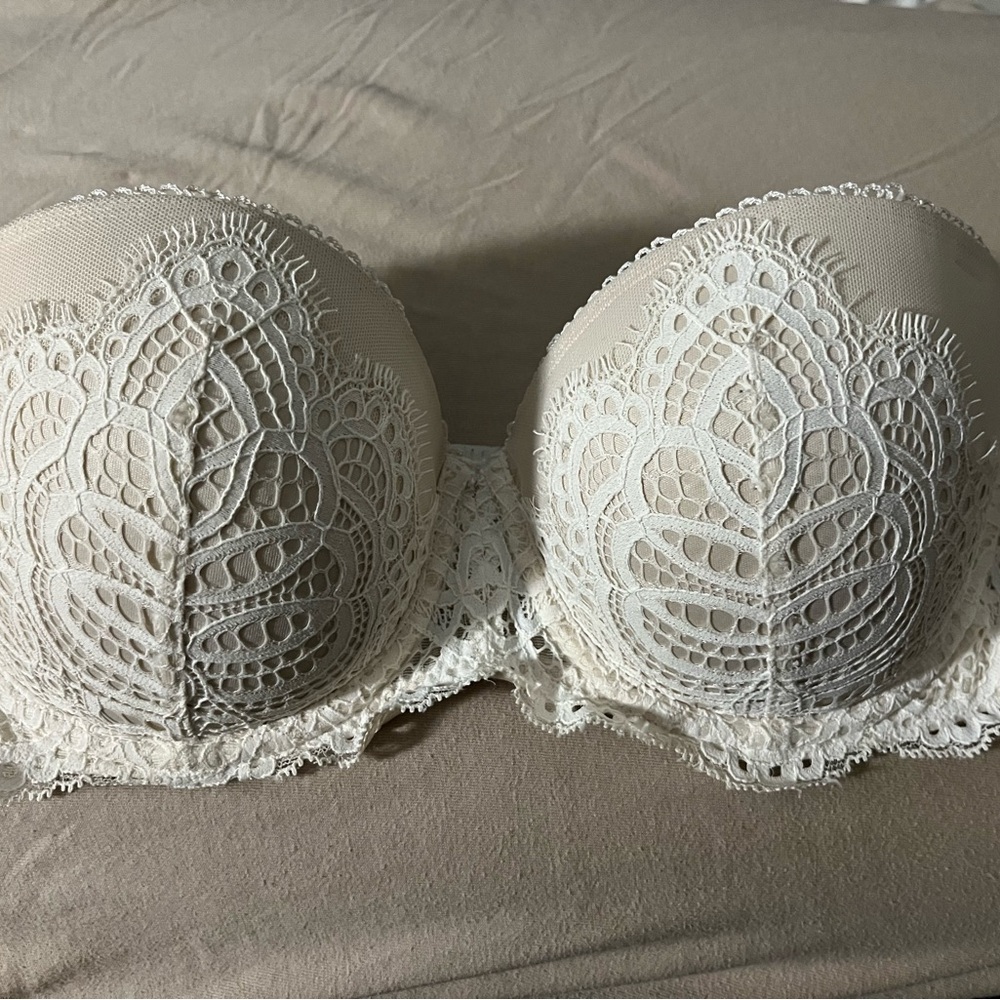 Victoria's Secret Cream Lace Bra with Floral Embroidery